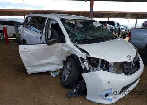 2016 Toyota Sienna Se Premium 8 Passenger z USA, uszkodzony, nr VIN 5TDXK3DC6GS741047